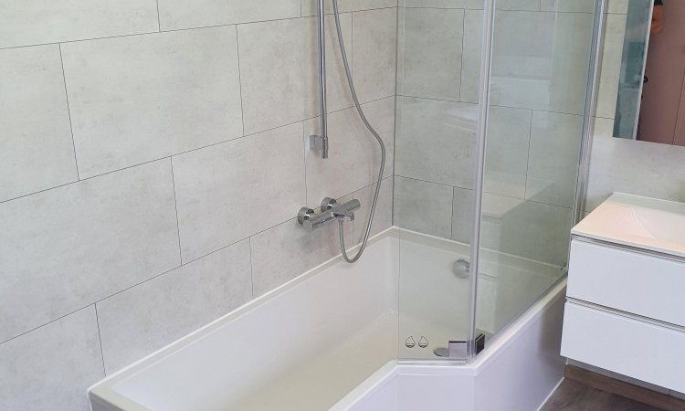 Installation d'un combiné baignoire douche à Rochefort