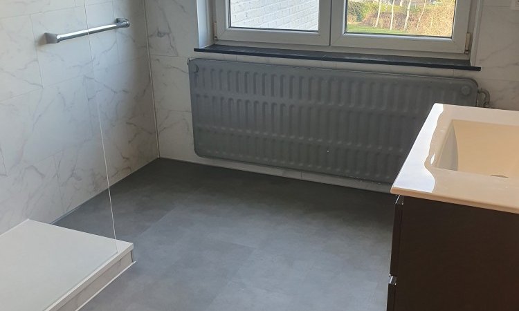Salle de bain moderne avec une touche de marbre à Lille Concept 3D